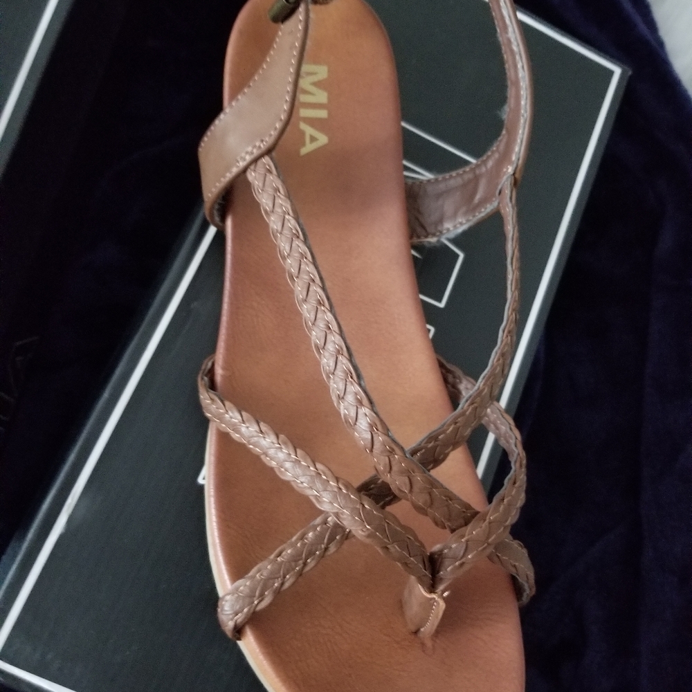 Mia sandals